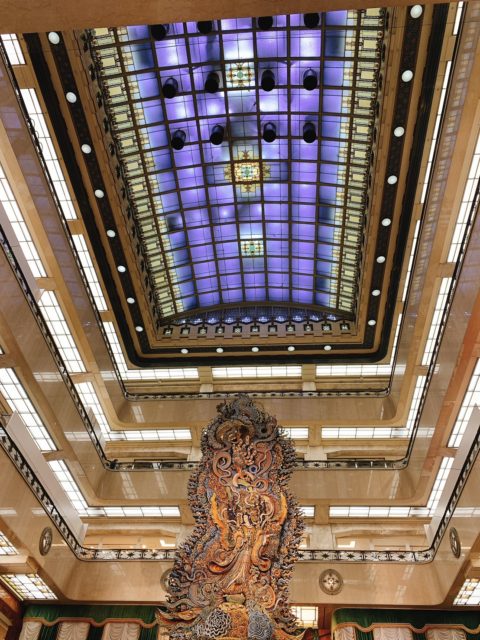 三越日本橋本店の天井と天女像の写真